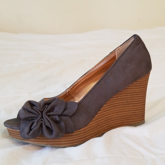 Women's GAP Wedge Heels - Picture 2 of 8